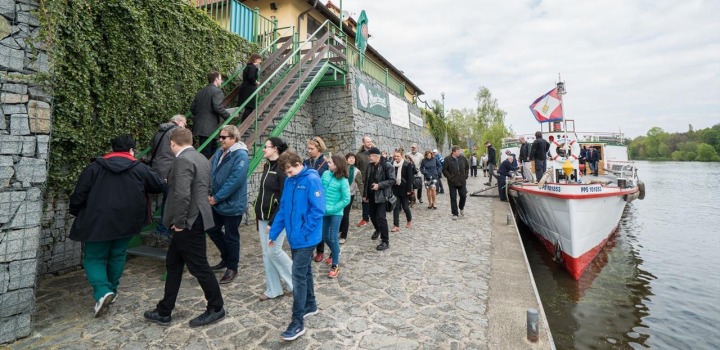 Parník Vltava plul do Nelahozevsi